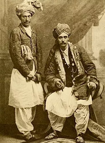 OrmuzdB's tweet photo. The Armenians of Afghanistan.

The sitting person on this image was Dr. Alfred Dagri, a physician on the court of Abdul Rahman Khan. The standing person on the left was an Armenian from Kabul.

Until the late 20th century there were Armenian communities and quarters in Kabul. https://t.co/dow9OSzPPh