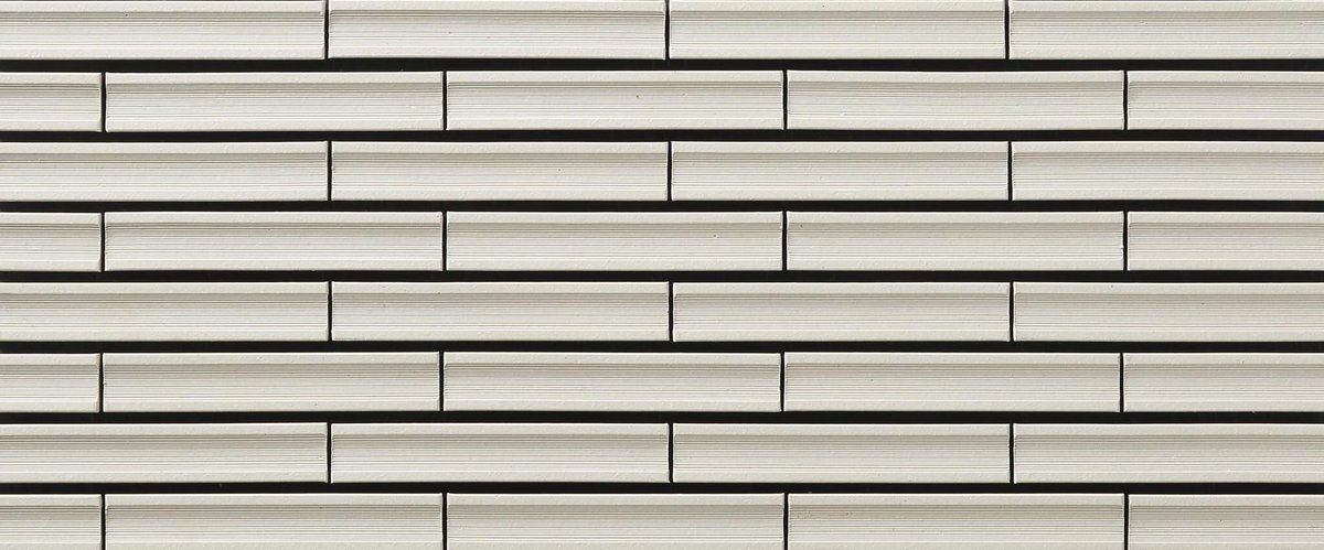nittaitile's tweet photo. 【施工例のご紹介】
シリーズ名：アルキロジア
中世の建築物のような風化した石材をイメージしたタイルです。
落ち着いた雰囲気があり、医院や銀行などにも採用いただいております。

#タイル #床タイル #商業施設 #店舗設計 #tilles #floortile #interiorfloor #exteriorfloor #tilefloor #タイル張り https://t.co/Mf0OS9QPdr