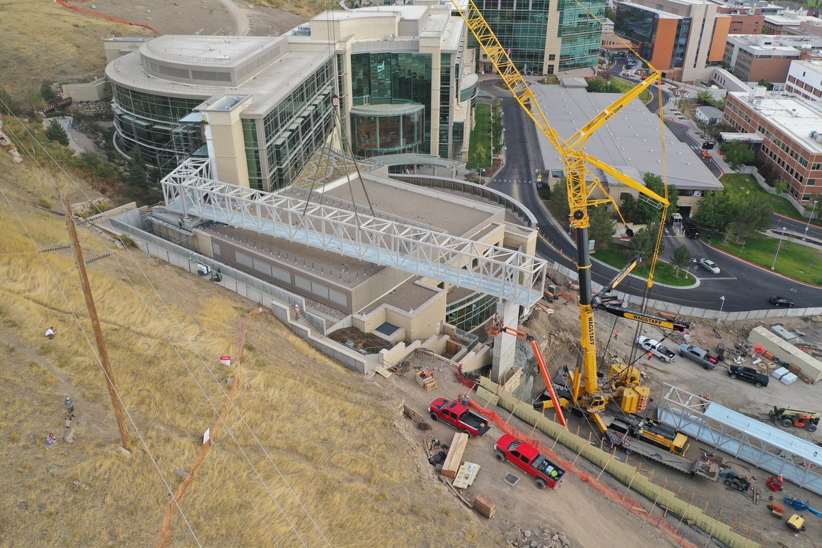 LaytonConstruct's tweet photo. The milestone of installing 2 levels of walkway bridges that will connect the existing @huntsmancancer at the @UUtah was completed earlier this month. A new building expansion will add 220k sq ft &amp; 48 inpatient hospital rooms &amp; is expected to be completed Fall 2022. ⚕ #LaytonWay https://t.co/PFoPY4Zd4q