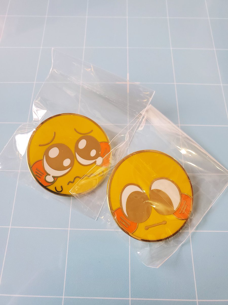 Hey! I'm raffling a set of Nice Emoji Pins as a thank you for the support! Here's how to enter:

- RT this post + follow!
- no giveaway accounts

That's it! I'll pay for the shipping and I'm willing to ship worldwide :] ends on Nov 10! good luck