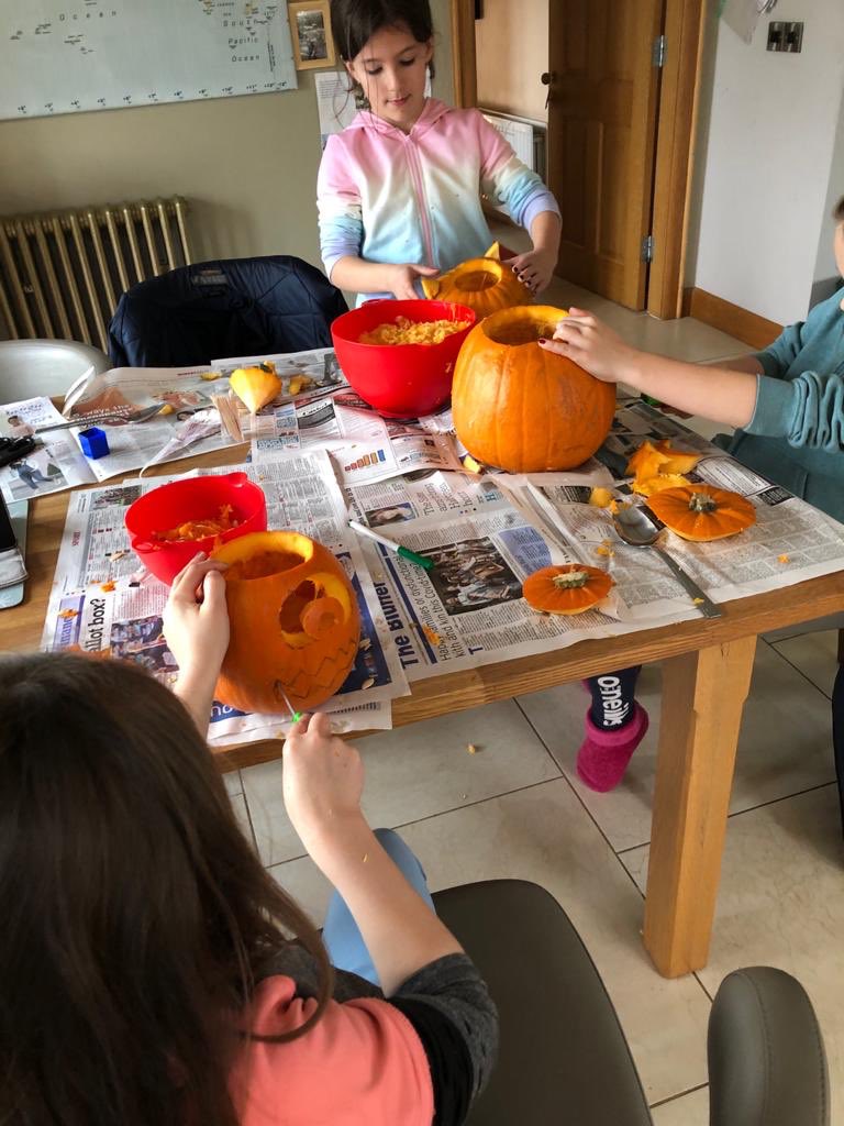 colette_daly's tweet photo. I arrived home to pumpkin madness in the Daly House!! 3 busy bees and an exhausted daddy 😴🤣 🎃 @roanstpatricks https://t.co/aOLpmNV5e2