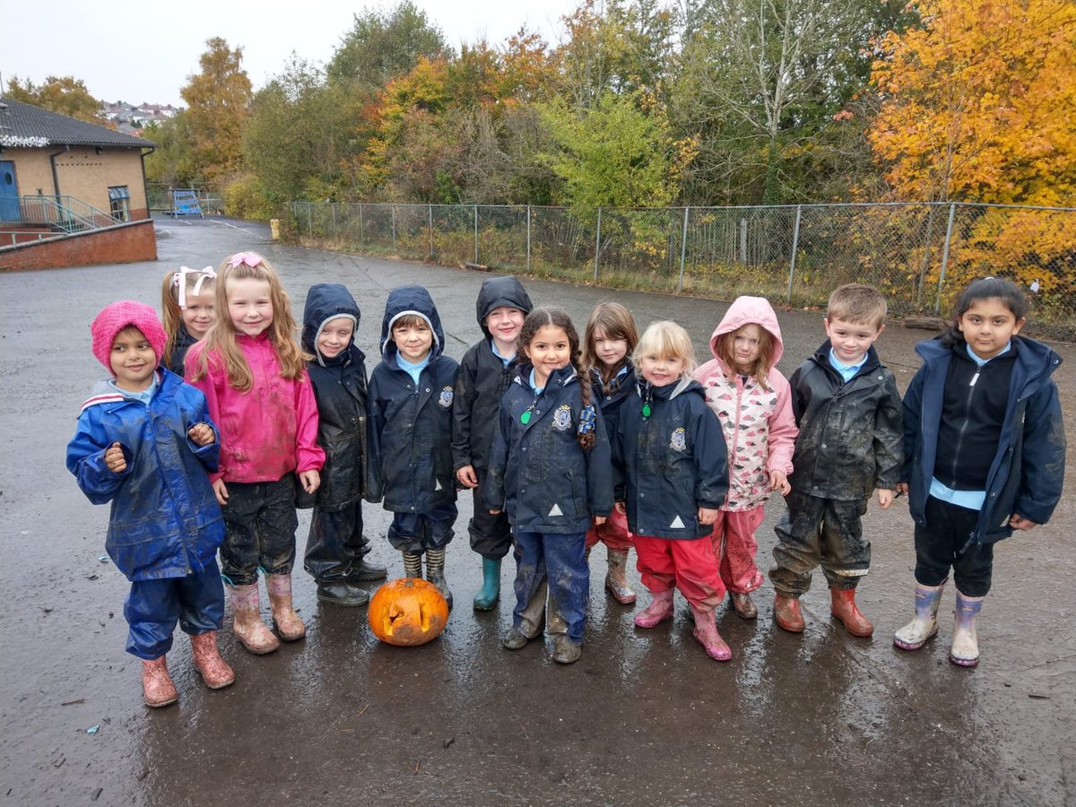 OLM_Primary's tweet photo. P1a and 1d had a spooktacular time at muddy movers today. #outdoorlearning #muddymovers #pumpkinhunt #10littlepumpkins #lifeskills https://t.co/75E7jN0ACZ