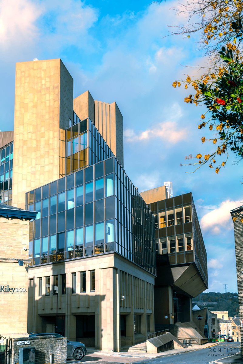 Rear of Lloyds <a href="/LBGplc/">Lloyds Banking Group</a> <a href="/LloydsBankNews/">Lloyds Bank News</a> @squarechapel <a href="/deanclough/">Dean Clough</a> <a href="/Calderdale/">Calderdale Council</a> @HxVisitorCentre <a href="/ThePieceHall/">The Piece Hall</a> <a href="/HistoricEngland/">Historic England</a> <a href="/DiscoverHx/">Discover Halifax</a> <a href="/CalderdaleLife/">MustVisitYorkshire</a> <a href="/TheBeaconHx/">The Beacon Halifax</a> <a href="/HXCourier/">Halifax Courier</a> #Halifax #architecture More images at ronfirthcreativeimages.co.uk