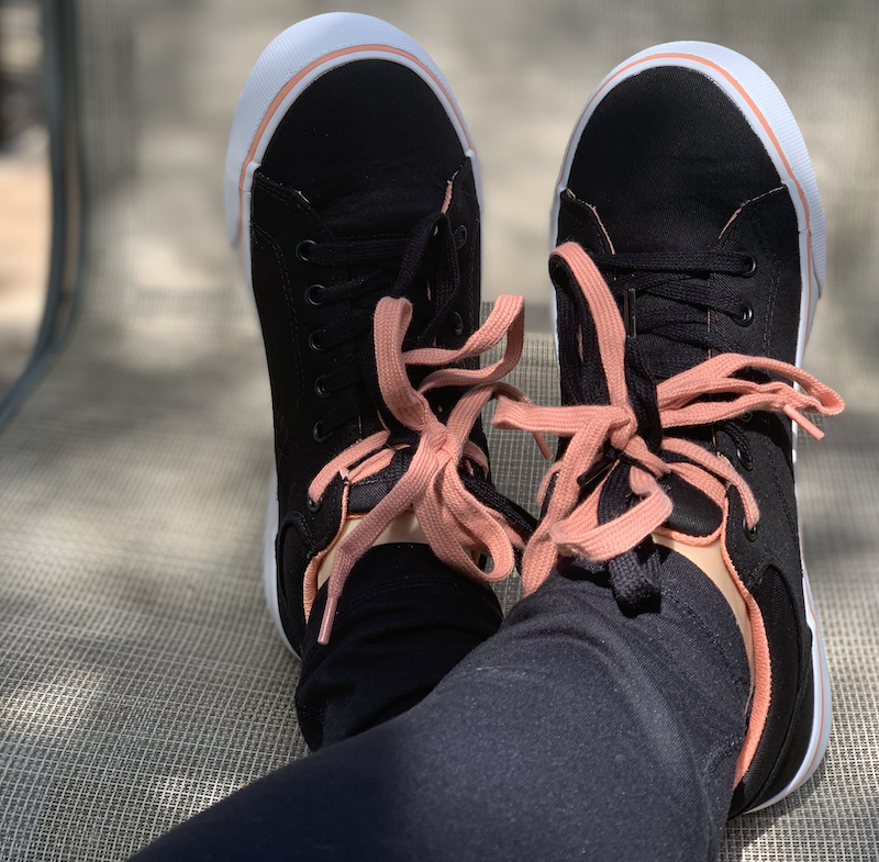 DiscoverSelf's tweet photo. Find out the facts about wearing narrow shoes. You may be surprised. #womenshealth #shoes #lugz #narrowshoes #foothealth #feet #feethealth #lugz #women https://t.co/o5fCbPsuQ8 https://t.co/L8Xt9jfRUR