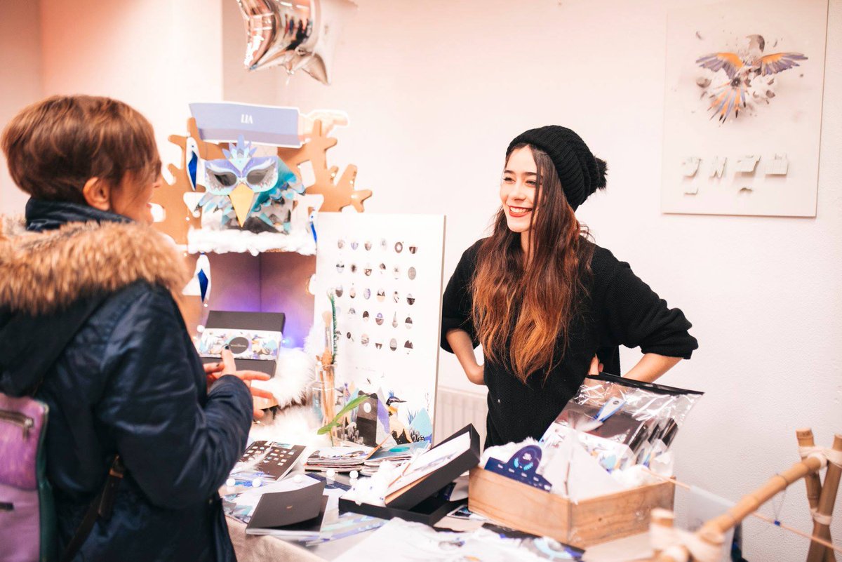 ✨🌈✨

As nosas artistas, as artesás, as marcas galegas, as de aquí, van necesitar máis que nunca tamén do noso apoio este Nadal. Reservade as ganas por elas para a 9ª Edición Mercado da Estrela!

✨🌈✨