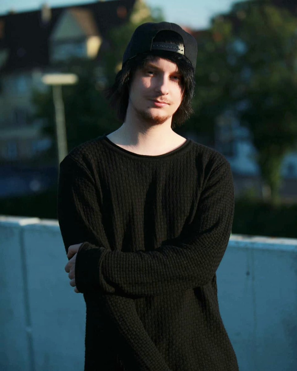 THOMAS_MARTY_'s tweet photo. There are some VERY nice ThomasMarty releases coming soon! - Songs that really mean a lot to me and I can't wait for you guys to hear them! 😉

Stay tuned!  🖤🔥

Photo by Jan Siegmund
#music #Alternative #rock #metal #emo #photography #thomasmarty https://t.co/kU1PeKrg8t