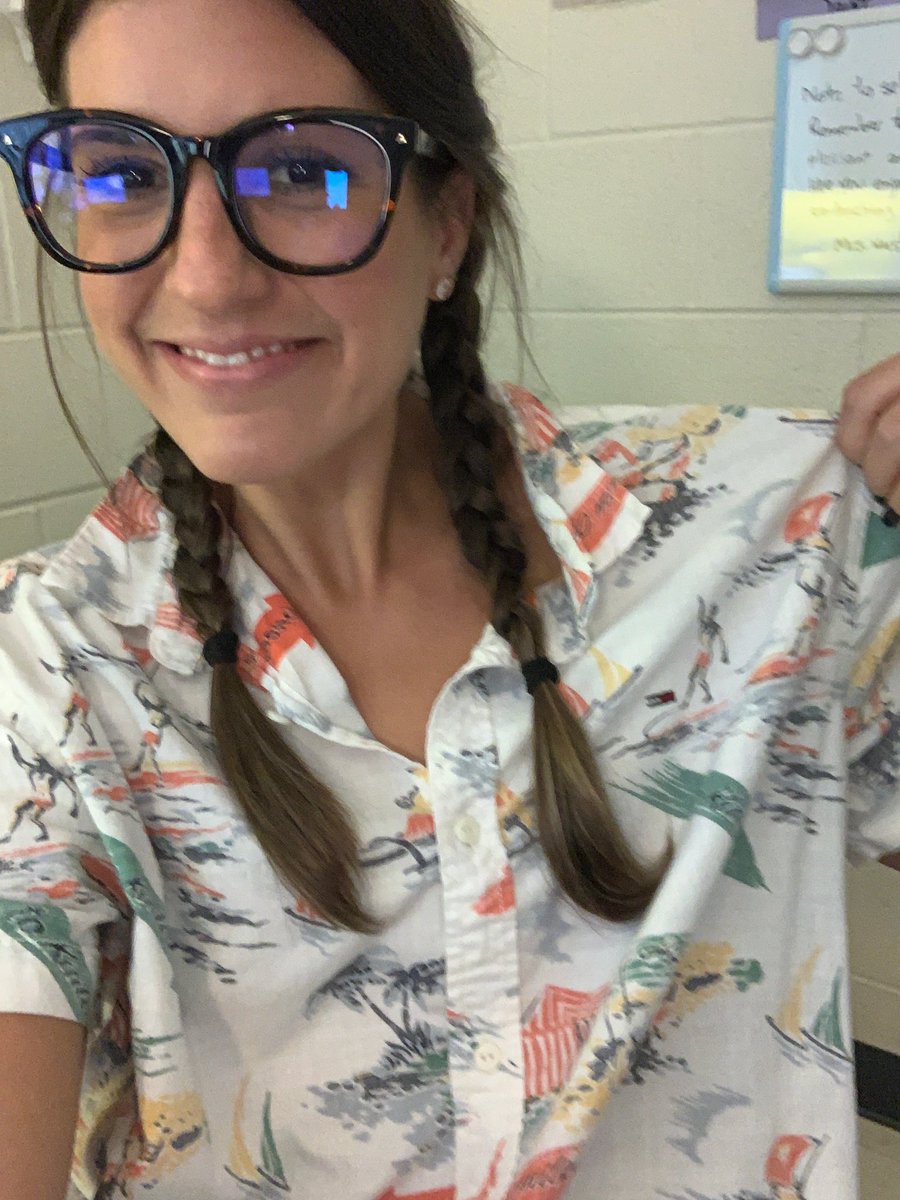 WarhillSCA's tweet photo. Tropical Tuesday!🌴🌺 #whsvirtualspirit https://t.co/ZdV8YYq5vg