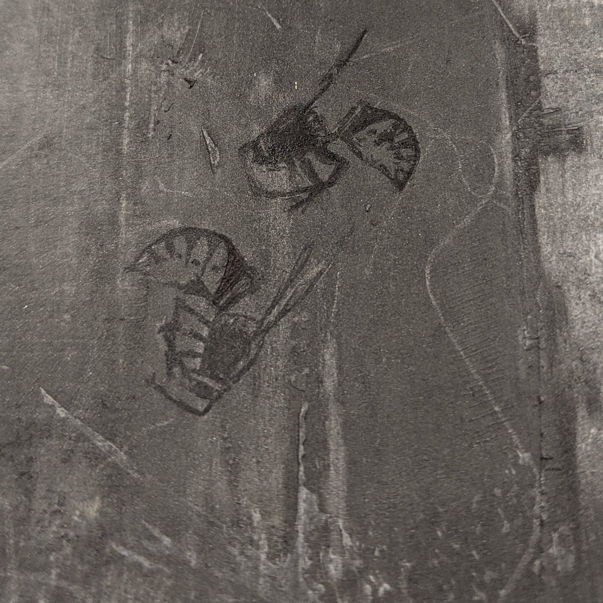 Louisa_Crispin's tweet image. A day in the studio testing papers (more about this tomorrow) but just time to do a little #trimtuesday in between hearing about all the bees arriving in their new homes
.
Swipe ➡️ for some close-up views
.

#trimmings #offcuts #remnant #remains #bitsnpieces #trim #cut #discarded