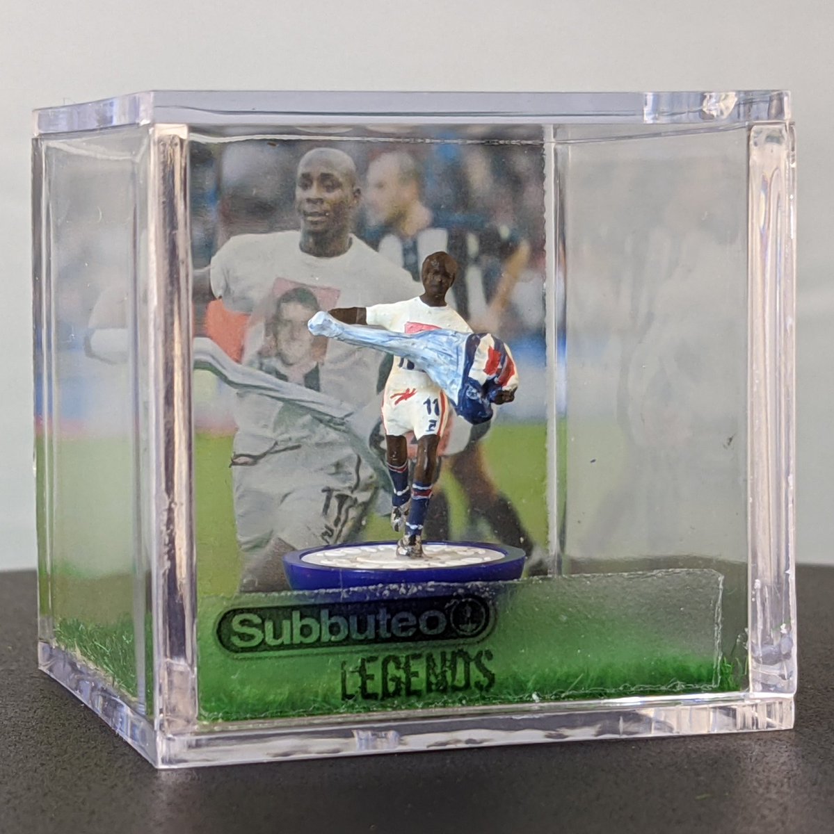 subbuteolegends's tweet photo. Jason Roberts pays tribute to Jeff Astle after scoring the winning goal v Walsall on the day the club mourned the loss of 'The King' Jeff Astle. 
What a class act 👏 
#Subbuteolegends #Subbuteo #Subbuteoart #WBA #Westbromwichalbion #TheAlbion #JasonRoberts @JasonRoberts30 https://t.co/OOSYHw1VFg