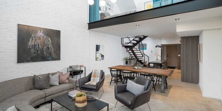 storeyspub's tweet photo. This tried-and-true converted loft -- tucked away down a cobblestone laneway in an old yarn factory -- just hit the market. Did someone say #LoftGoals?
https://t.co/ngJ482T7mw https://t.co/75GAvGqOgw