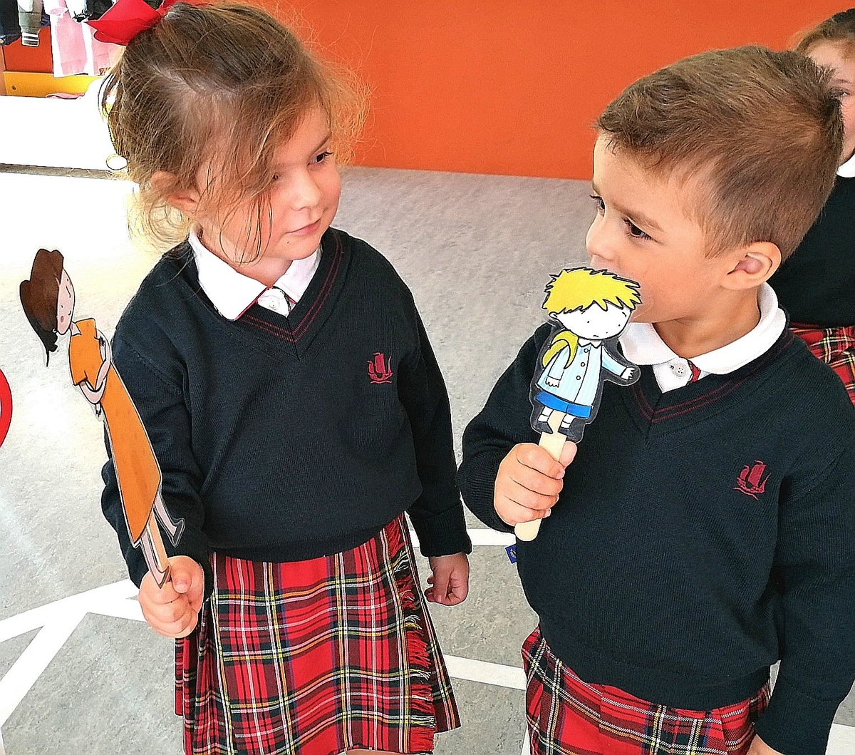 colegioaitana's tweet photo. This is how we enjoy and learn with Magic during our #EnglishProject. Playing with Magic we improve communication and confidence skills in #MagicTalk. We also learn new concepts and vocabulary playing and having fun with Magic. #somosaitana #magicproject #EnglishProject 🇬🇧 https://t.co/Z6yoHuYf9v