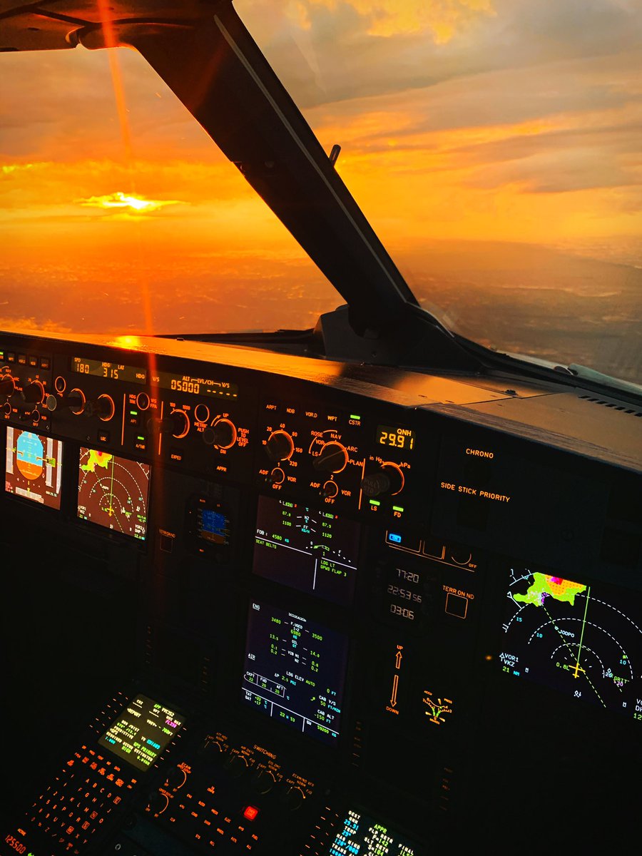 Les comparto esta foto que tomé al atardecer hace unos días sobre los “Everglades” iniciando la aproximación al Aeropuerto internacional de Miami, espero les guste!