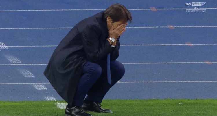 matmagnaghi's tweet photo. 12 milioni all’anno.
Tutti in una foto.

#Contevattene #Conteout #352out 
 #ShakhtarInter #tornainsalento https://t.co/ruXr7QPPwI