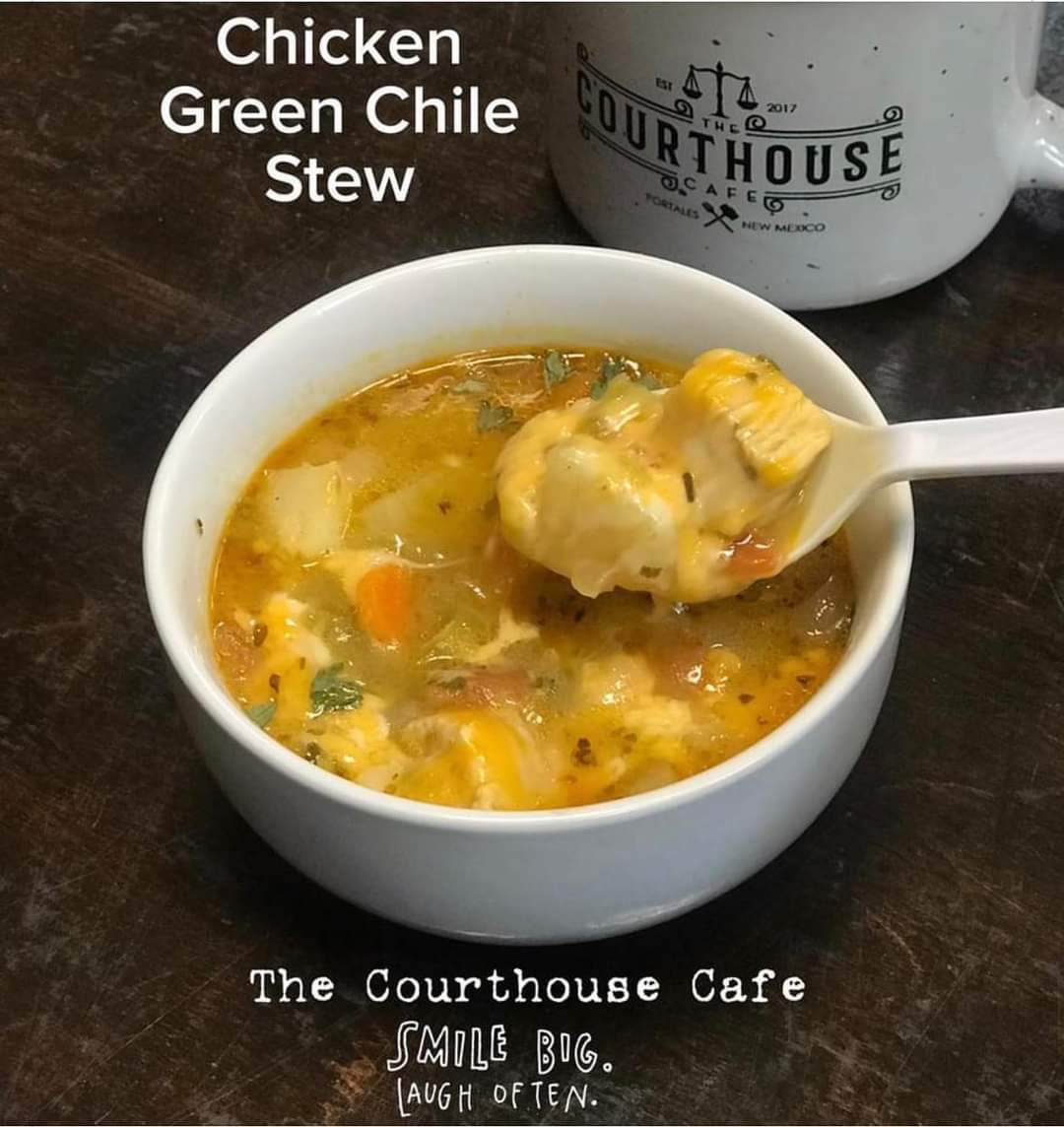 courthousecafe3's tweet photo. #soupoftheday🤤 today we have TWO soups! So you can stock up for this weather❄️We have #ChickenGreenchileStew and #FrenchOnion for you to choose from...or get both! We also have sourdough bread bowls too 🙌🏻🤗❤️ 
Remember we do curbside delivery, take out or delivery to you! https://t.co/97x3hbt3Ld