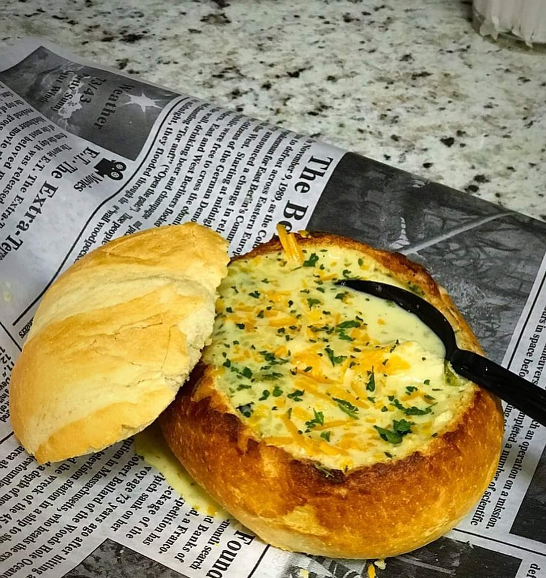 courthousecafe3's tweet photo. #soupoftheday🤤 today we have TWO soups! So you can stock up for this weather❄️We have #ChickenGreenchileStew and #FrenchOnion for you to choose from...or get both! We also have sourdough bread bowls too 🙌🏻🤗❤️ 
Remember we do curbside delivery, take out or delivery to you! https://t.co/97x3hbt3Ld