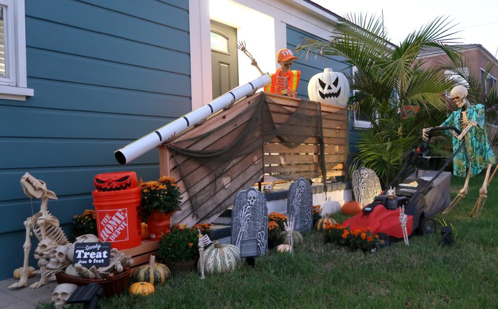 HomeDepot's tweet photo. Using just a handful of products from The Home Depot, you can create a fun, contactless trick-or-treat experience. See how Lindsay Zuelich of @Wood_Brain created this setup: https://t.co/YqJRnsfDPA https://t.co/4RwRkAMbCy