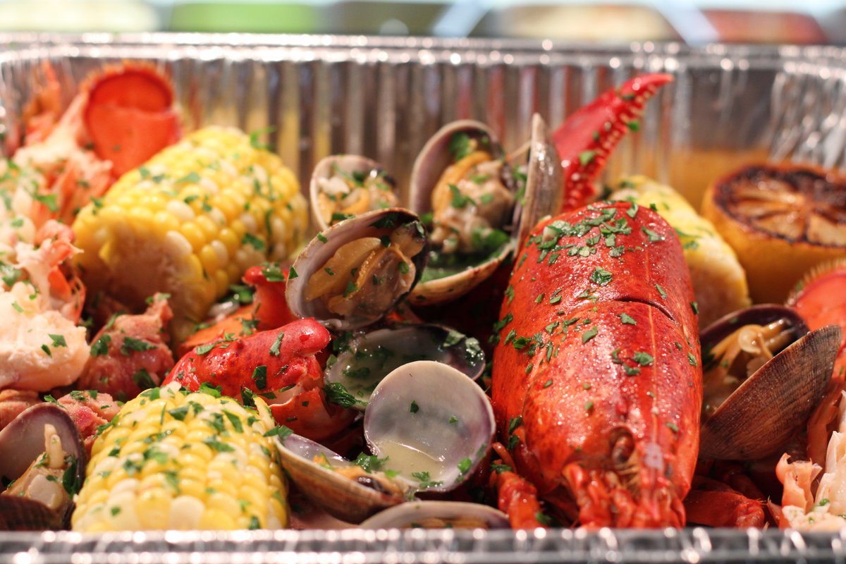 GtfishOyster's tweet photo. This fall weather has us wanting to cozy up with our favorite Lobster Boil. Perfect for colder nights and available to- go, too! #GTFishandOyster #BokaRestaurantGroup https://t.co/BX88XADGvF