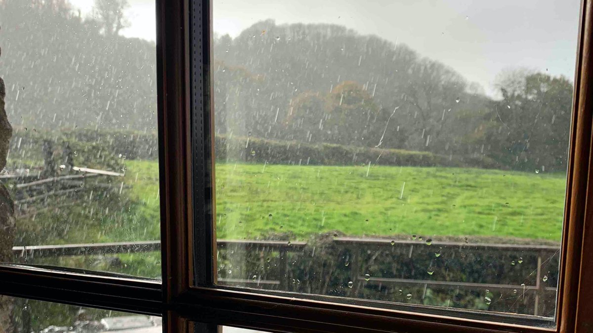 GowerBeachGuide's tweet image. Day four of #firebreaklockdown in #Gower 🏡🏴󠁧󠁢󠁷󠁬󠁳󠁿 Today it was mostly rain. A good day to set up my new 1tb SSD.