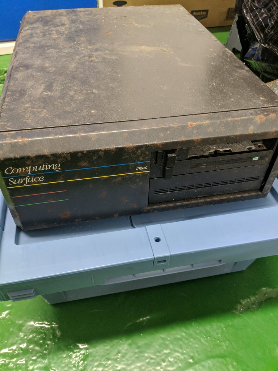 9600's tweet image. Drive box for the Meiko Computing Surface turned up in my parents basement. SCSI HDD within may have only copies of Meiko tools now in existence - nobody asked, including ex-Meiko staff, has known of copies located elsewhere. 

#Transputer
