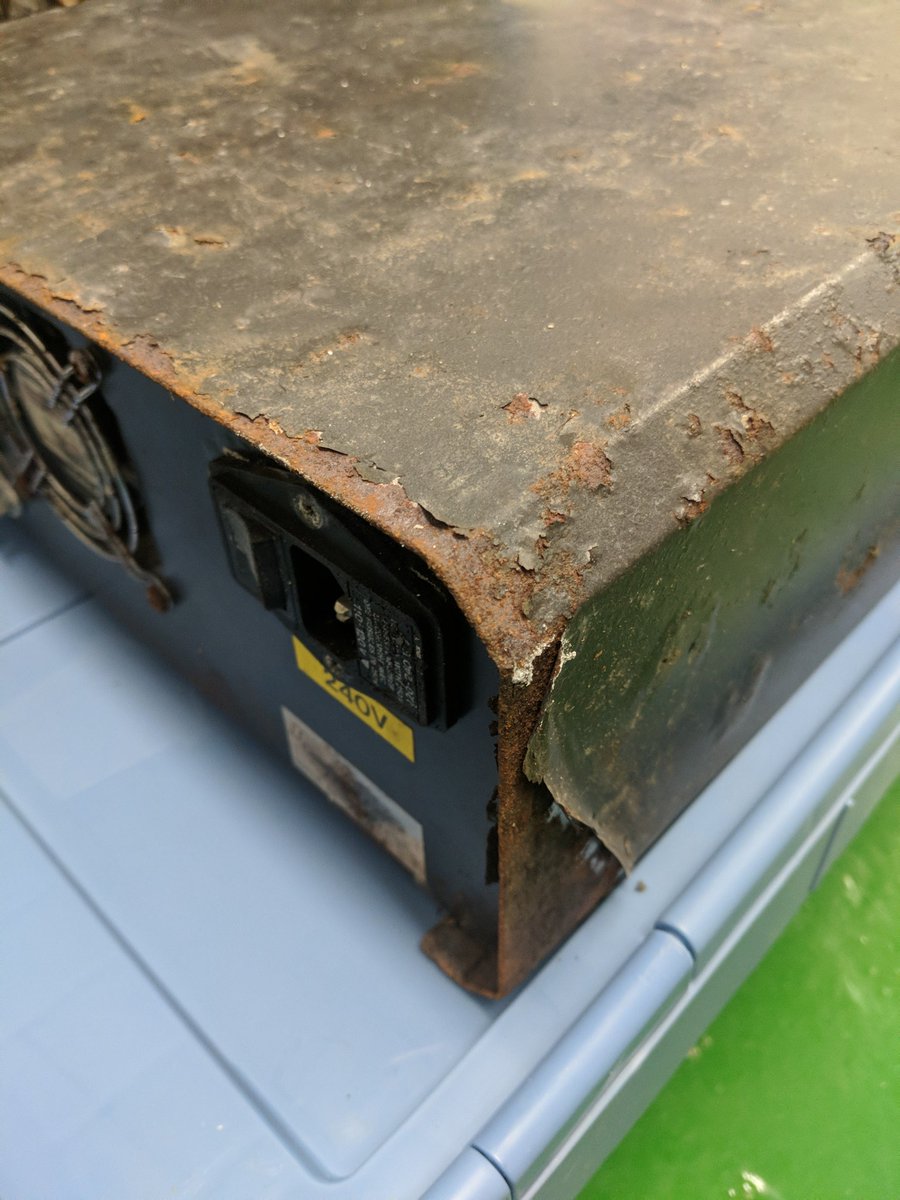 9600's tweet image. Drive box for the Meiko Computing Surface turned up in my parents basement. SCSI HDD within may have only copies of Meiko tools now in existence - nobody asked, including ex-Meiko staff, has known of copies located elsewhere. 

#Transputer