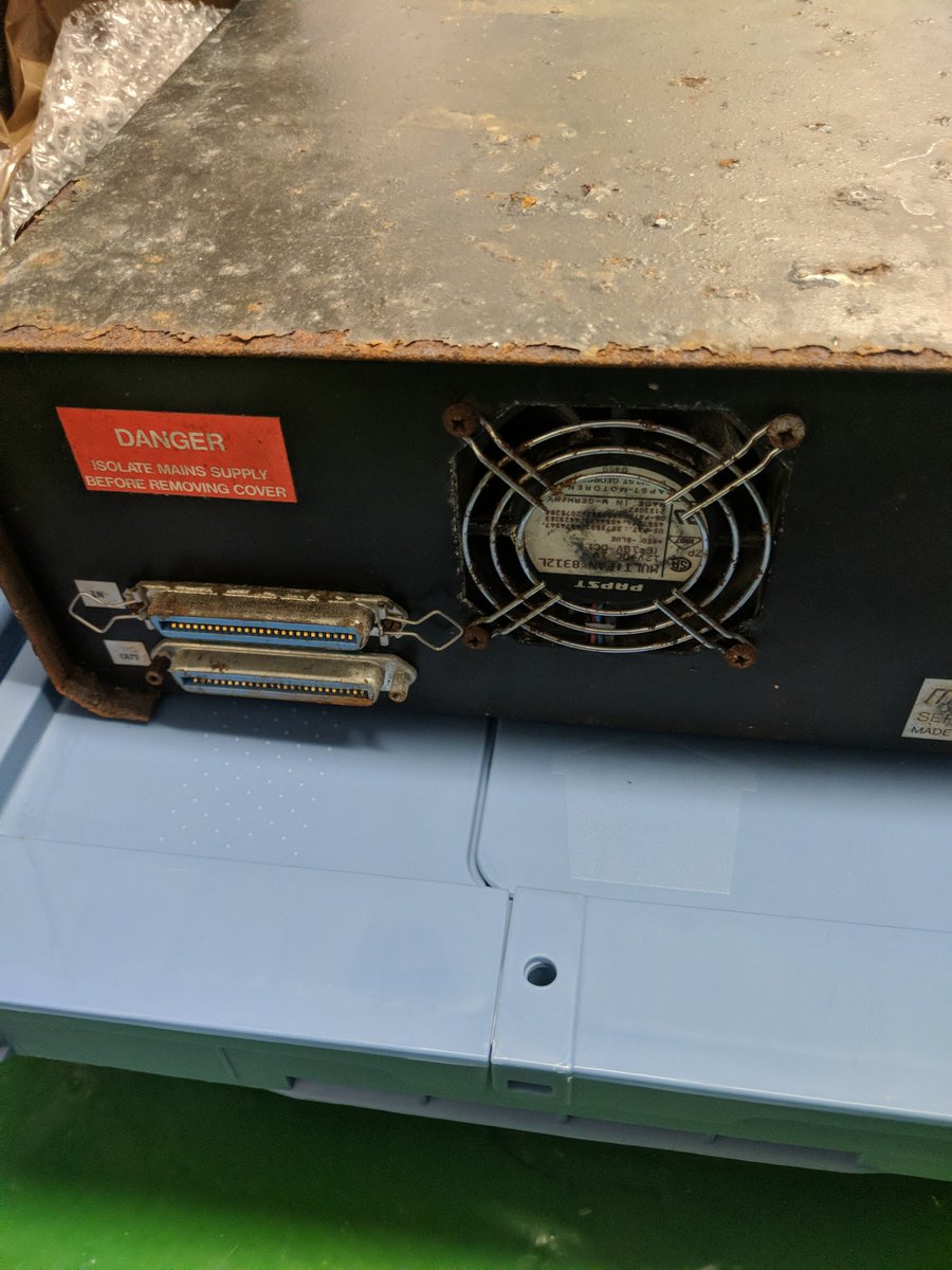 9600's tweet image. Drive box for the Meiko Computing Surface turned up in my parents basement. SCSI HDD within may have only copies of Meiko tools now in existence - nobody asked, including ex-Meiko staff, has known of copies located elsewhere. 

#Transputer