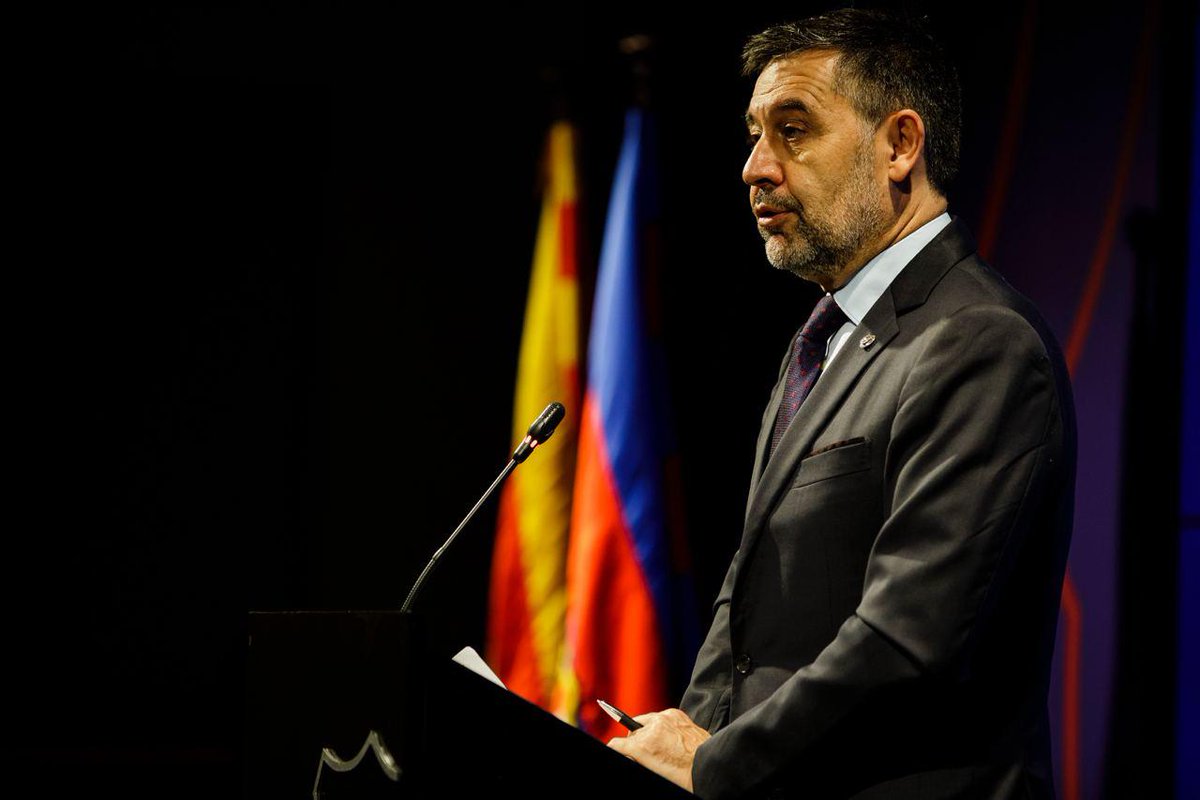 President Josep Maria Bartomeu announces the resignation of the FC Barcelona Board of Directors.