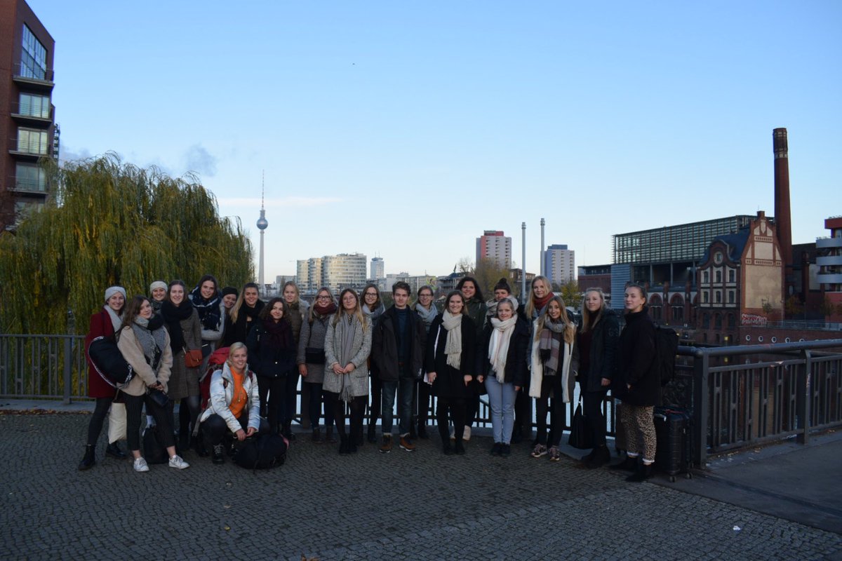 Prihoev's tweet photo. #Throwback zum #prreportcamp 2019 in Berlin! Spannende #masterclasses und #panels finden dieses Jahr vom 23. bis 27. November #online statt. #Networking kommt dabei sicher nicht zu kurz! Hier gibt’s kostenlose Tickets: https://t.co/MpCl2yTCbI
@prreport_de #priho #unihohenheim https://t.co/0waTQWuUR0