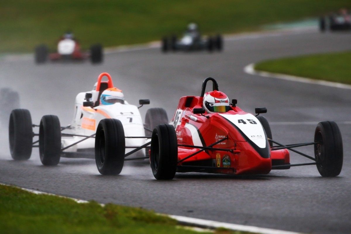 'Matt Cowley charged from 10th on the grid to round out the podium' buff.ly/35vSox0 #mattcowleyracing #FormulaFordFestival #2020