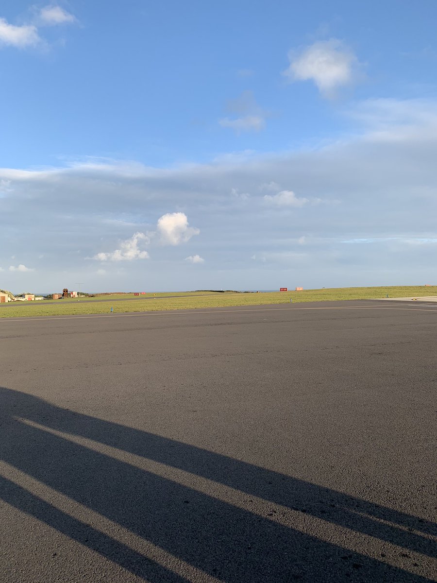 simonbirding's tweet photo. You win some and you lose some ... but what a day amongst friends old and new. Great to see @bedsbirder in his natural habitat :-) #islesofscilly #indigone @01000011S blagging his 2nd Glossy Ibis Airport flyby was also quality. https://t.co/tD6Oma6Mu9