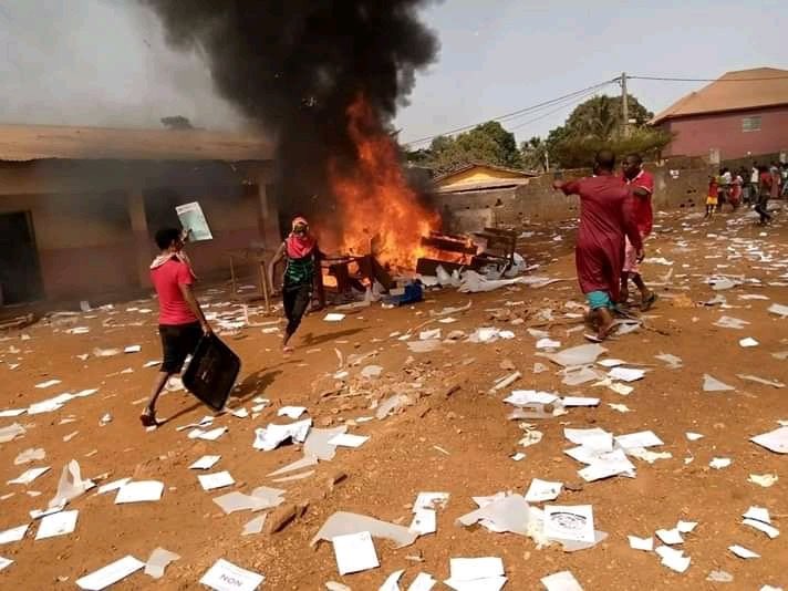 Sir_Ajus's tweet photo. Raise your voice from whichever country you are in, our fellow Africans from Congo, Guinea,  Nigeria, Tanzania among others are in pain. 
#AfricaIsBleeding #CongolsBleeding 
#TanzaniaElections2020 #Guineaisbleeding #EndSars #NigeriaIsBleeding
#TellMagufuli #LekkiMassacre https://t.co/CCRQE1UmUw