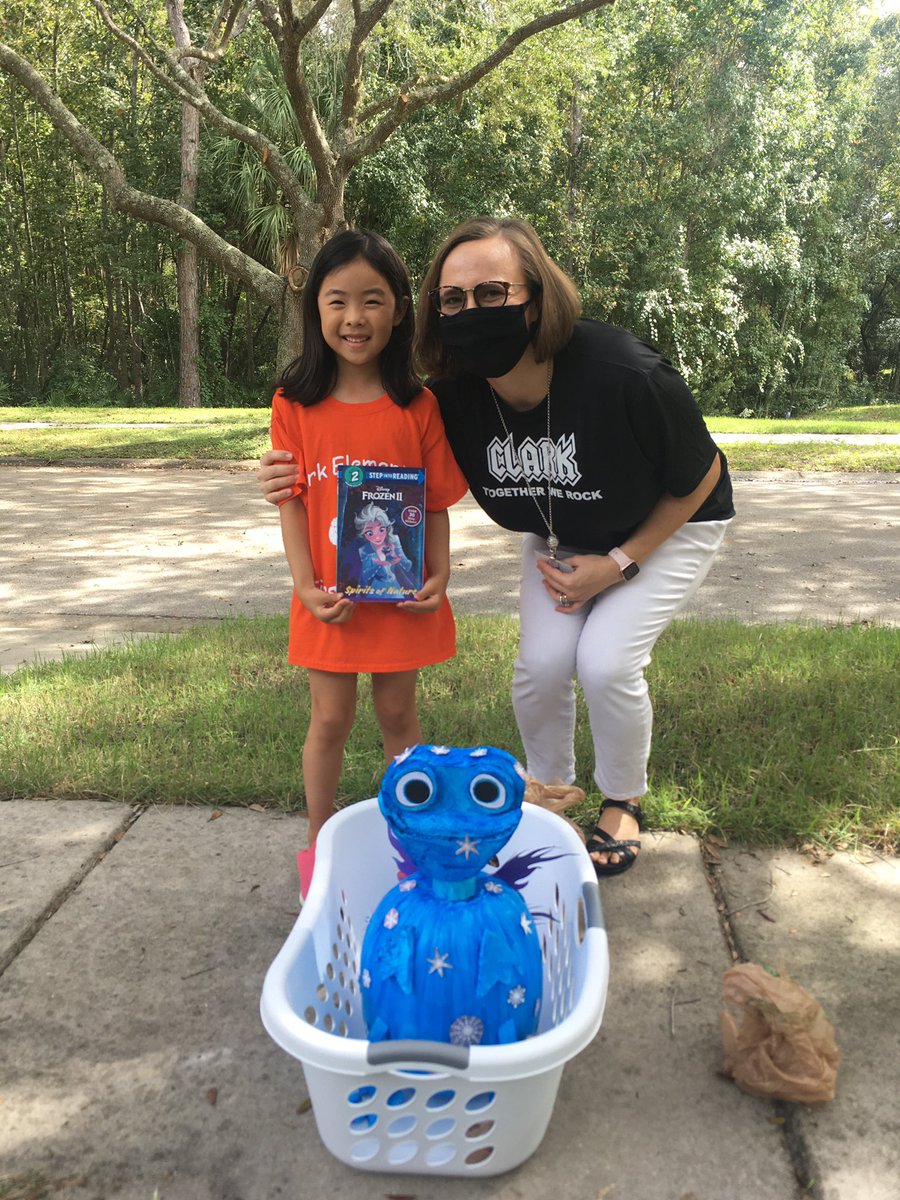 MrsSnee's tweet photo. Vote for #Bruni our #storybook #characterpumpkin π #Frozen2 @ClarkMediaCent1 @ClarkElemTampa https://t.co/Ru6TPtFpRf