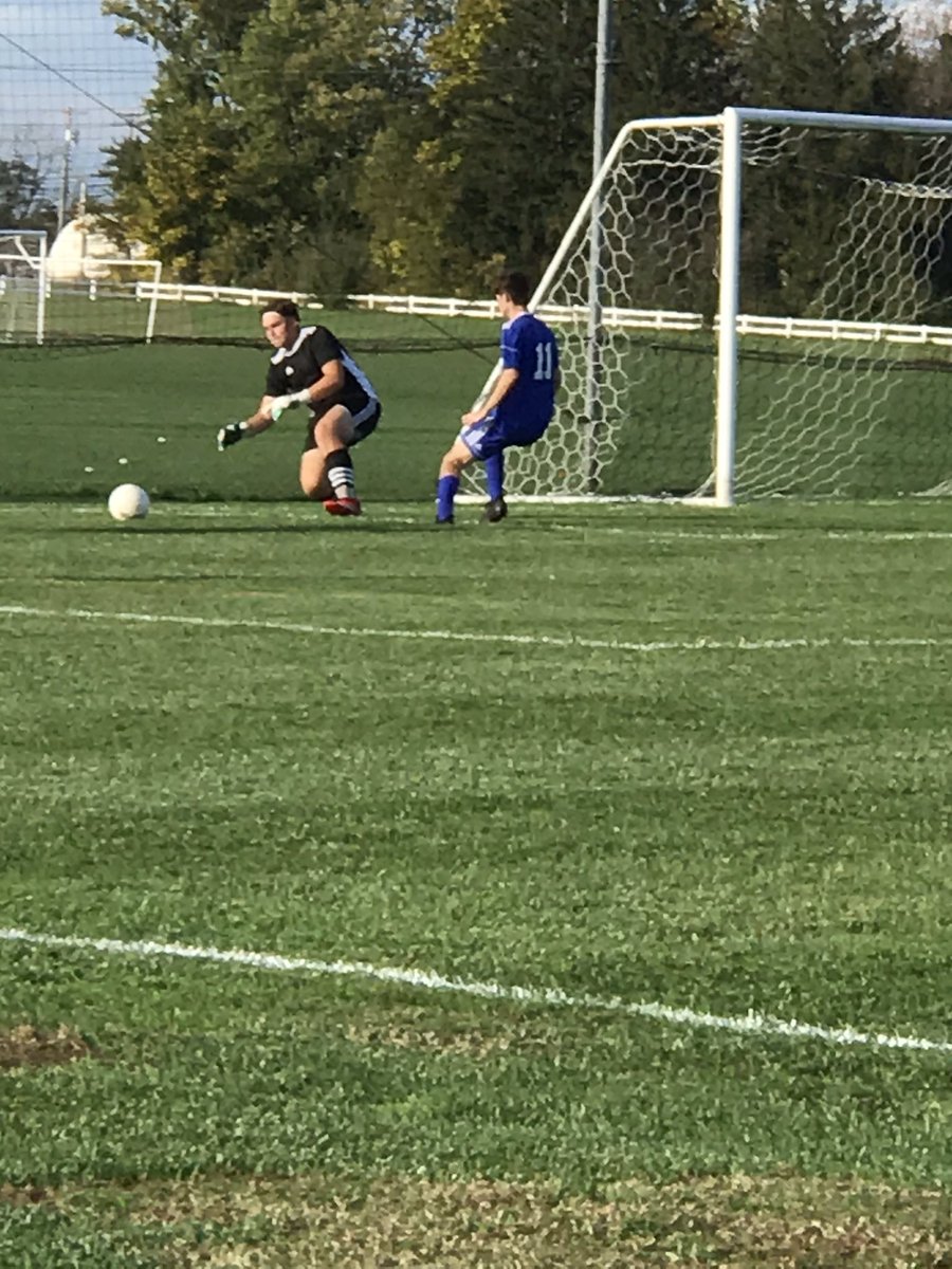 JessFisher1021's tweet photo. Senior Day for #HHSBlueDevils @HHSdevilsports @DanRussoman https://t.co/WfbyfcjuMg