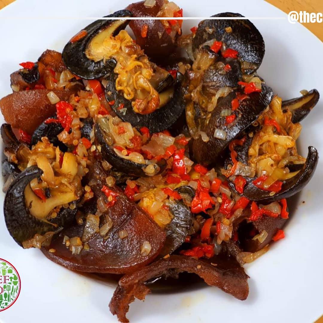 ChefMoOfficial's tweet photo. Remember those snails from some days back?👨🏾‍🍳👨🏾‍🍳👨🏾‍🍳

Well I whipped up some peppered snail and kpomo!😋😋😋

#leadership #desmond #bitcoin #ChampionsLeague #AStarIsBorn https://t.co/L5nqgPQuWa
