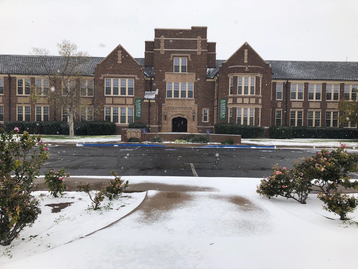 AlumniENMU's tweet photo. It's snowing at ENMU! What are your favorite memories of a snow day at ENMU? https://t.co/NznfWvEtUK