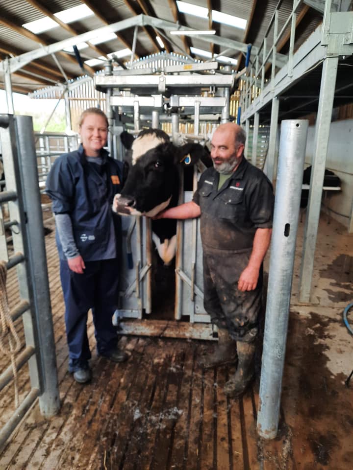 SelektSystem's tweet photo. Very grateful to @Hartpury for having us today and helping us with filming for our new marketing materials. So nice to be out on a farm with livestock! Keep your eyes peeled 👀 for our new SELEKT System website coming soon! Thanks to @FluxxFilms for their hard work @nimrodvet https://t.co/RH4eLNUZ5N