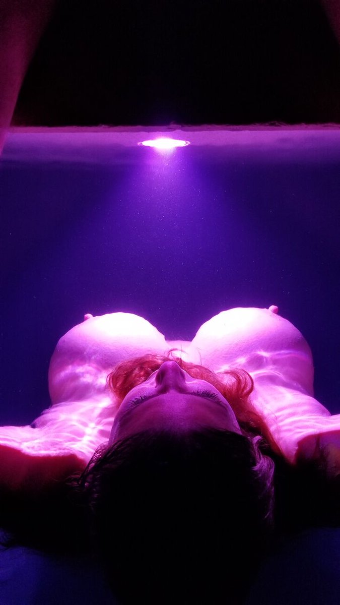 LondonAndrewsL1's tweet photo. London Andrews 2018
London in glowing night pool shooting for her Patreon.
#LondonAndrews #londonandrews #onlyfan #onlyfansupdate #plussizemodels #bbw #beauty #curvymodel #curvy #voluptuous #londonandrewsmodel #sexy #patreon #busty #glamor #photography #portrait #art #creativity https://t.co/eqTxFdPhn6