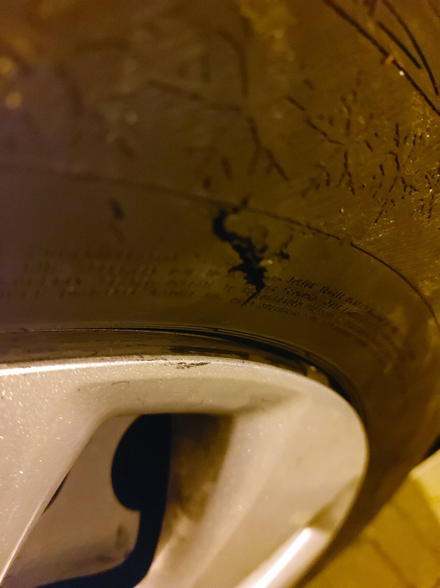 klebba_jakub's tweet photo. Ale żeby tak z nożem na dyskotekę? Bawi was to #StrajkKobiet? Zdajecie sobie sprawę, że kiedyś, będziemy jednak musieli żyć obok siebie?
#ToNIEJestWojna #Gdańsk #ITNH https://t.co/ObywNVRRSh
