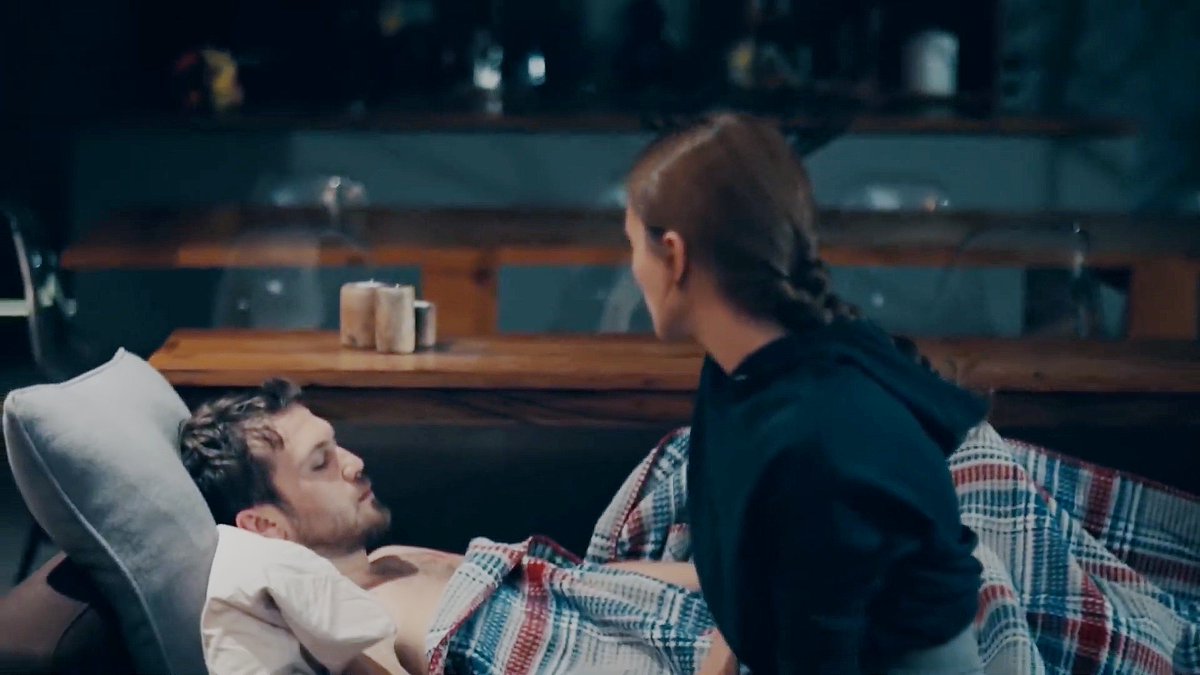   #EfYam— she stood next to him for days and nights.