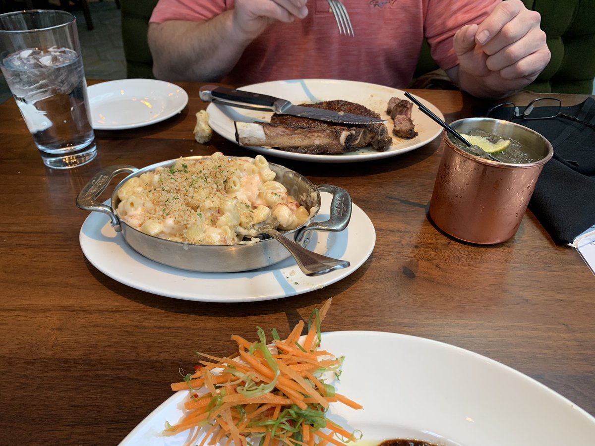 chick8562's tweet photo. @Del_Friscos ordered the lump crab cake wasn’t hot; ordered the sea bass with fried rice, plate wasn’t hot or the food. Finally ordered lobster Mac, noodles were tough and not hot. Today is my anniversary and my husband and I came to enjoy a meal together. Highly disappointed. https://t.co/W5w4S1ifmO