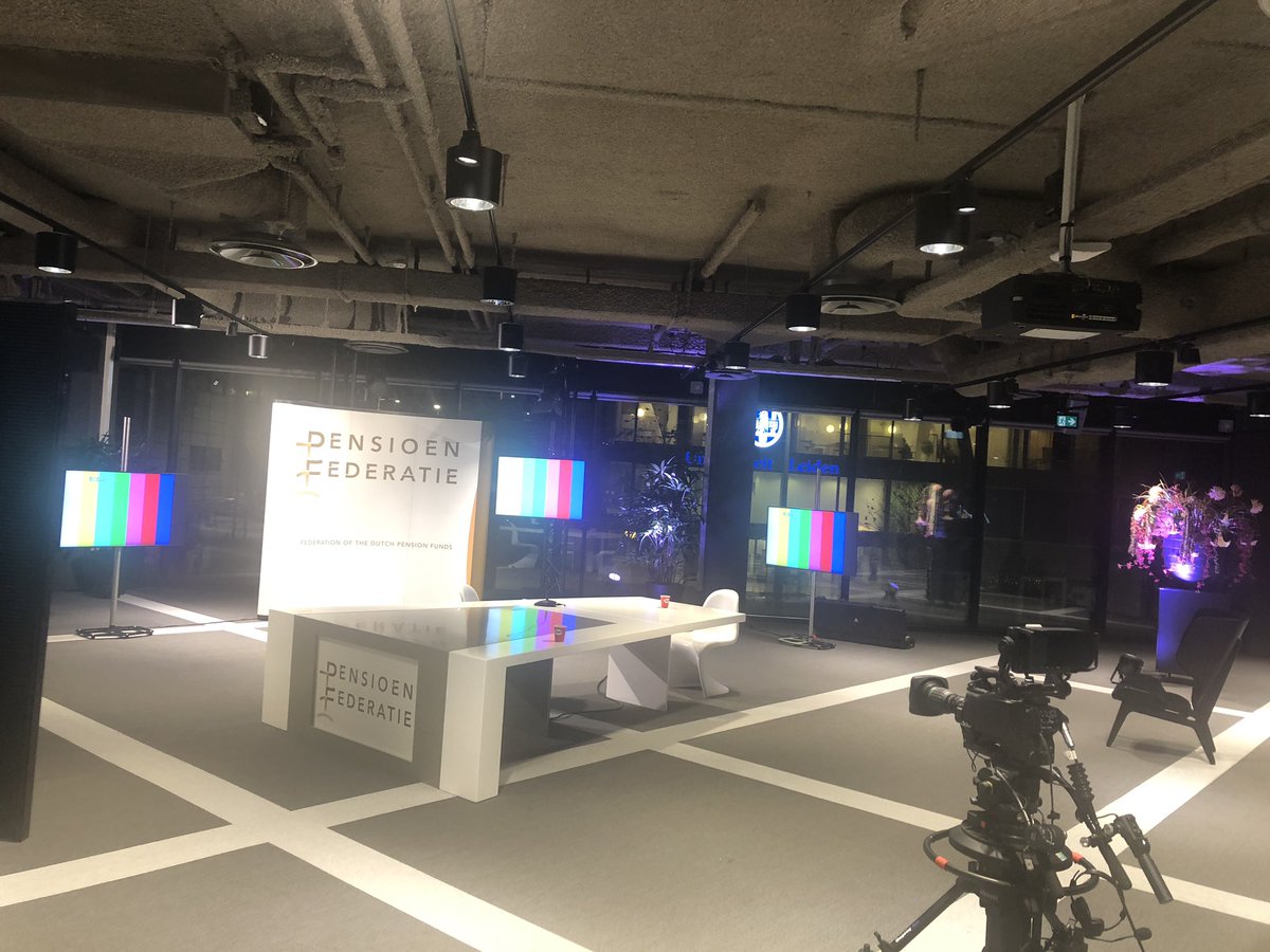 Pensioensector's tweet photo. De studio wordt opgebouwd voor het online Jaarcongres van de @Pensioensector morgen! #PFcongres2020 #pensioen https://t.co/Nu3a6AeGuX
