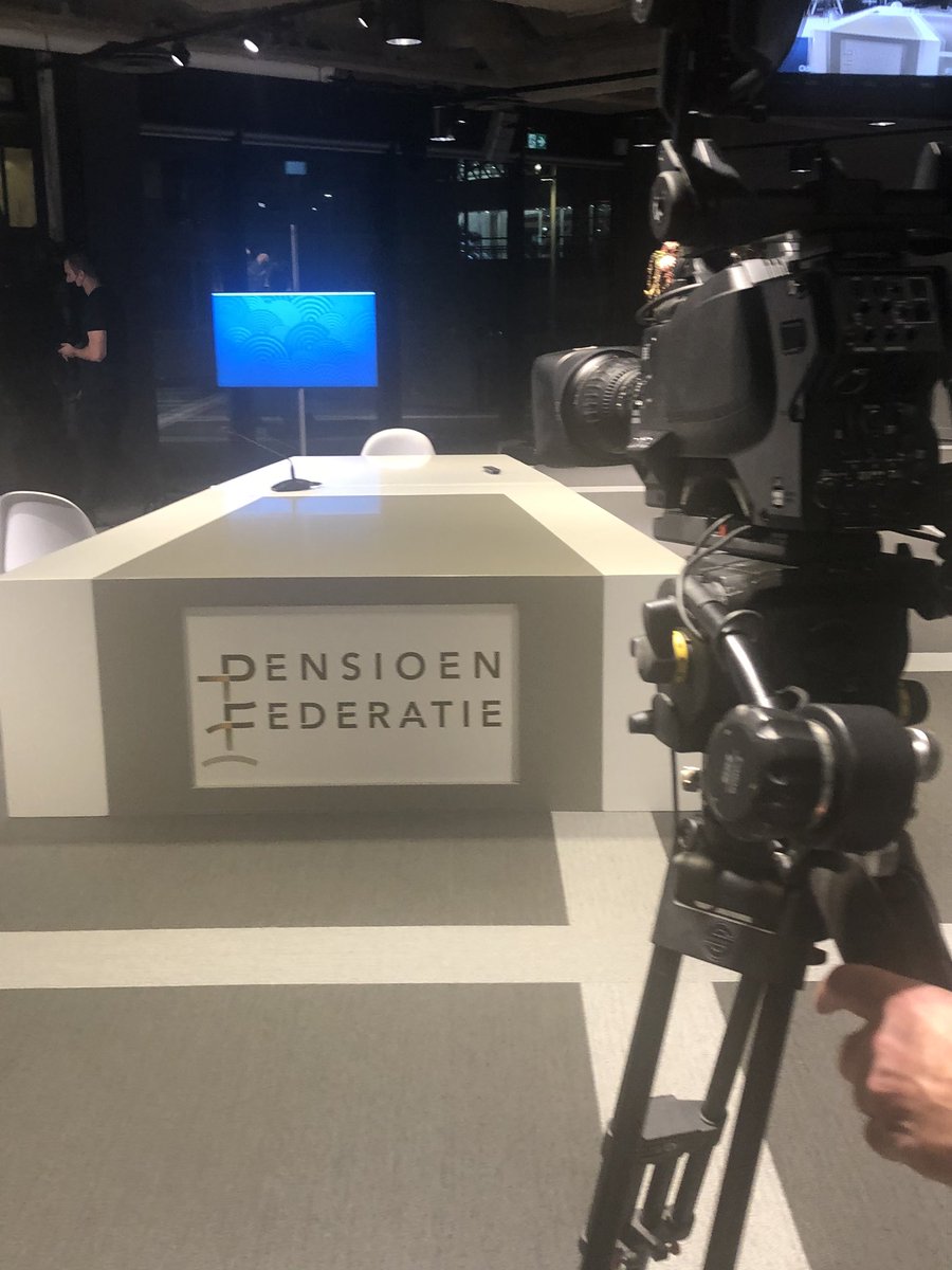 Pensioensector's tweet photo. De studio wordt opgebouwd voor het online Jaarcongres van de @Pensioensector morgen! #PFcongres2020 #pensioen https://t.co/Nu3a6AeGuX