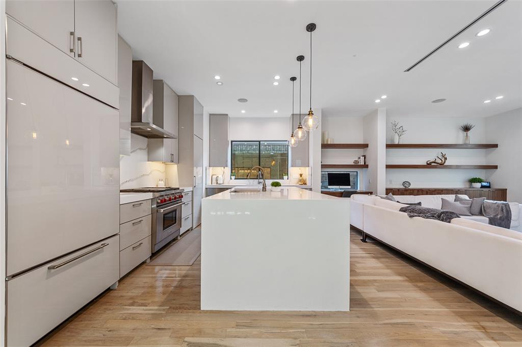 foundersre's tweet photo. Which million-dollar kitchen is your favorite?
#foundersre #foundersrealestate #thisisREAL #homebuyers #homesellers #dallasrealestate #realtor #realestateagent #findahome #dfwrealtor #realestatedallas #dfwrealestate #fortworthrealestate #fortworthrealtor #texasrealestate https://t.co/IV0Tge528u