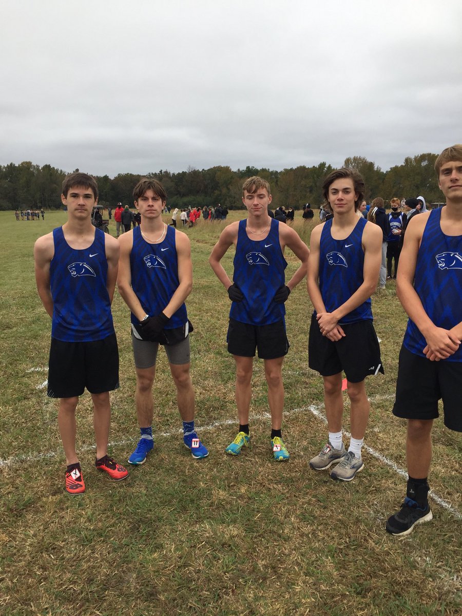 BrierCross's tweet photo. Minutes before conference meet. Go Panthers! https://t.co/5c5wVGeQGC