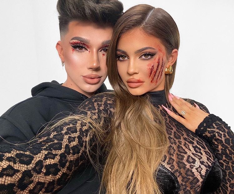 KylieJenner's tweet photo. go watch baes new youtube video 🤍 @jamescharles https://t.co/kr2i42FFoy https://t.co/b9rpmbDWKQ