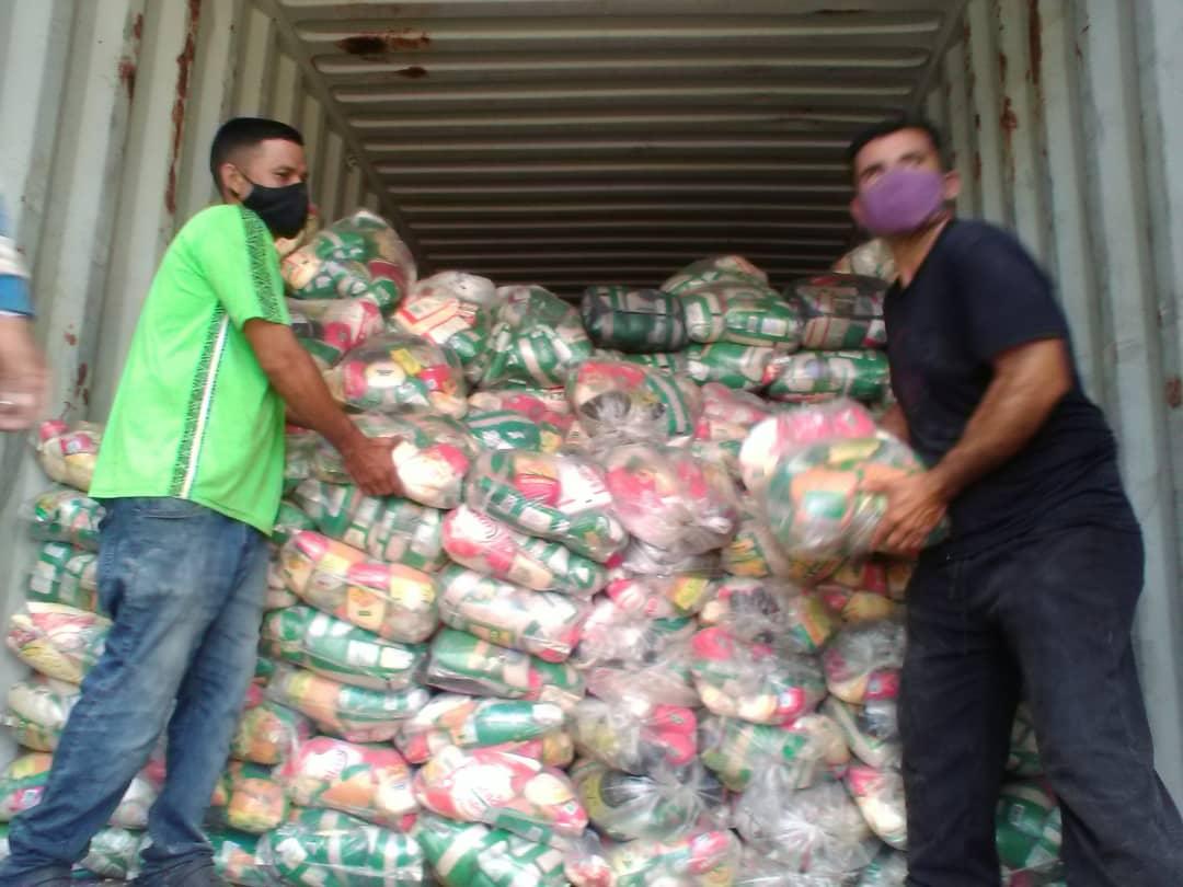 yeraldyn_lara's tweet photo. Gracias al Gobierno Bolivariano  del Ptde. @NicolasMaduro fueron distribuidas 93,02 toneladas métricas de alimentos en el sector Batalla de Santa Inés del Municipio #Maturin beneficiando a 7 mil 752 familias.
 @NicolasMaduro @_LaAvanzadora @LealTelleria https://t.co/MD1wSwKPid