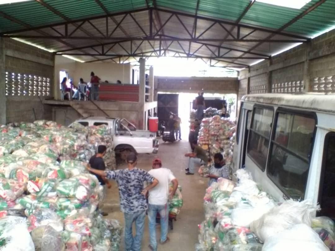 yeraldyn_lara's tweet photo. Gracias al Gobierno Bolivariano  del Ptde. @NicolasMaduro fueron distribuidas 93,02 toneladas métricas de alimentos en el sector Batalla de Santa Inés del Municipio #Maturin beneficiando a 7 mil 752 familias.
 @NicolasMaduro @_LaAvanzadora @LealTelleria https://t.co/MD1wSwKPid