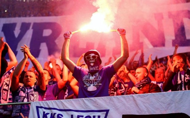 which sport are these people cheering for?