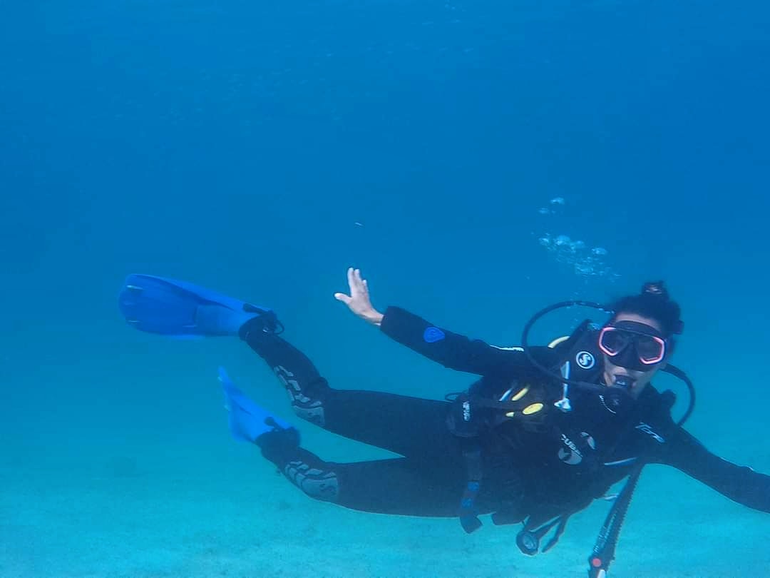 Athenouka_'s tweet photo. Το @diving_seals βρίσκετε κάτω από το νερό με τις "μοντελαρες" τώρα. #gntmgr #gntm3 και δεν κρηντζαρε καθόλου 😅😂 https://t.co/wRDXtGD21h