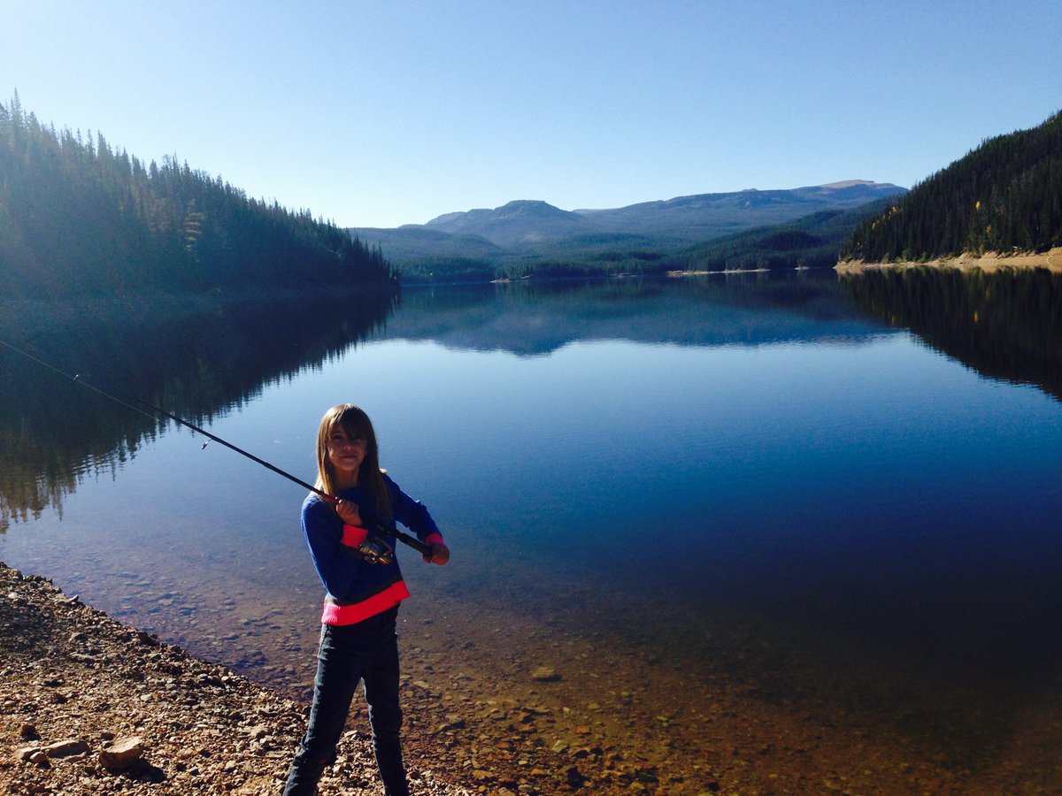 My daughter at Chambers Lake. Long before Cameron Peak Fire 😞 https://t.co/yDQsvm1vqD