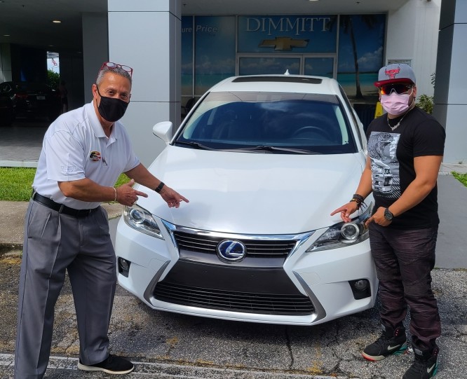 DimmittChevy's tweet photo. 😁 👉  Salvador Cuevas recently signed the paperwork for this well-kept 2014 #Lexus #CT200H purchased from Gabe Rodriguez at #DimmittChevrolet. Thank you and welcome to the #DimmittFam! #FloridaCar #PinellasCounty https://t.co/pVxLP5GRRf